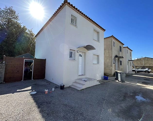Travaux de ravalement de façade à Montpellier avec reprise des fissures
